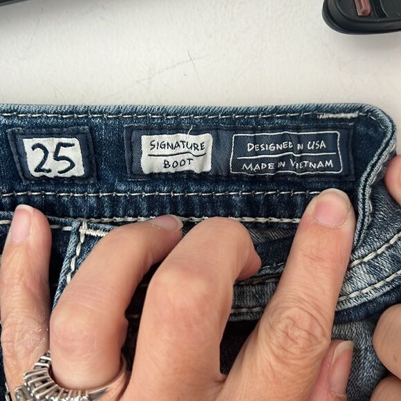 Stylish Embroidered Denim Jeans by Miss‎ Me Size 25 - Picture 6 of 9